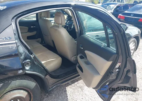 2014 Chrysler 200 Touring из США, поврежденный, VIN 1C3CCBBB3EN178675